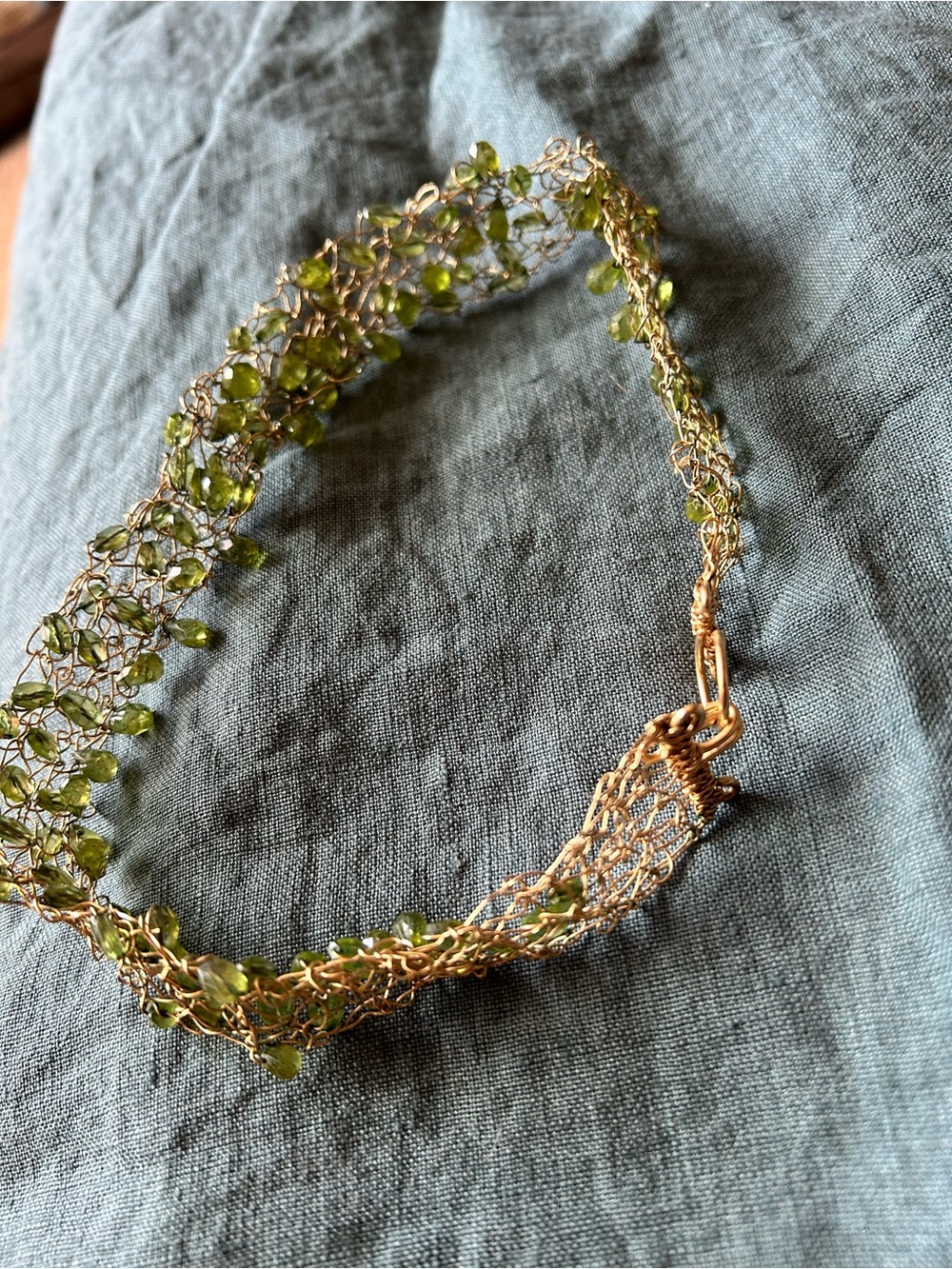Artisan Gold Wire-Peridot Choker Necklace with over 100 peridot gems - Picture 9 of 9